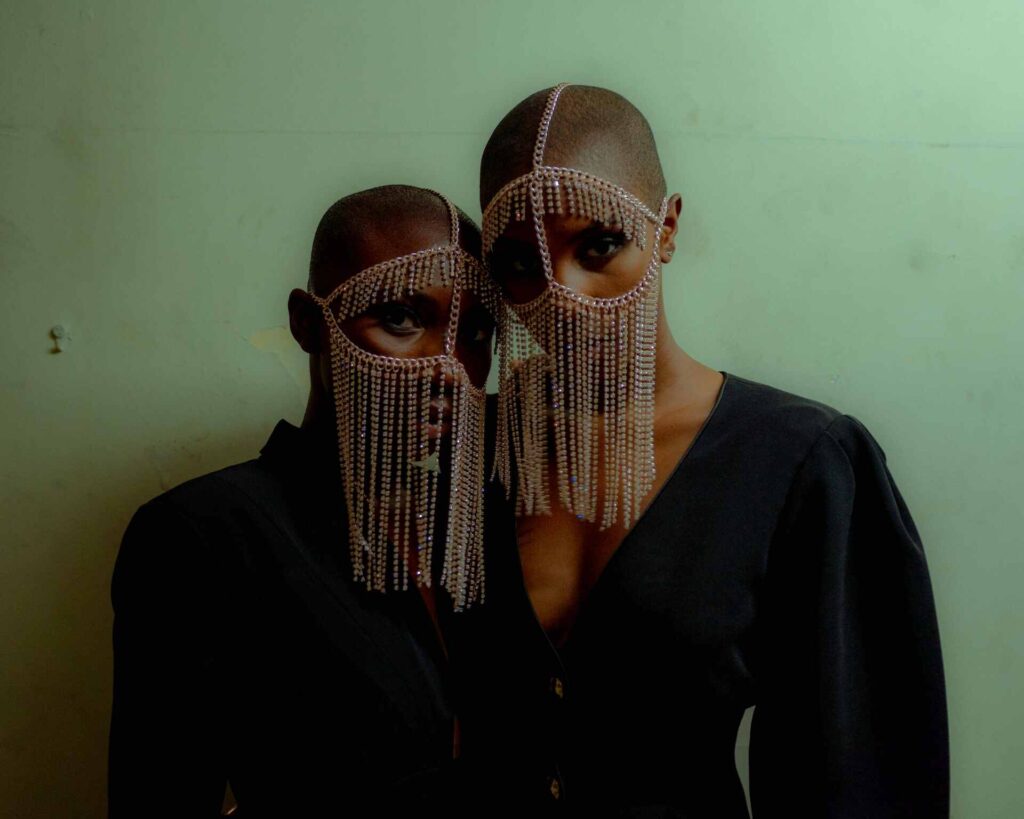 couple-wearing-masks