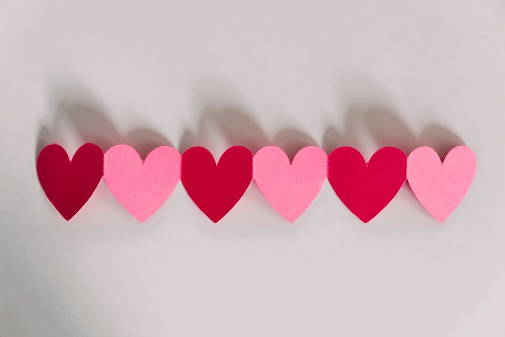 Row of cutout pink and red hearts
